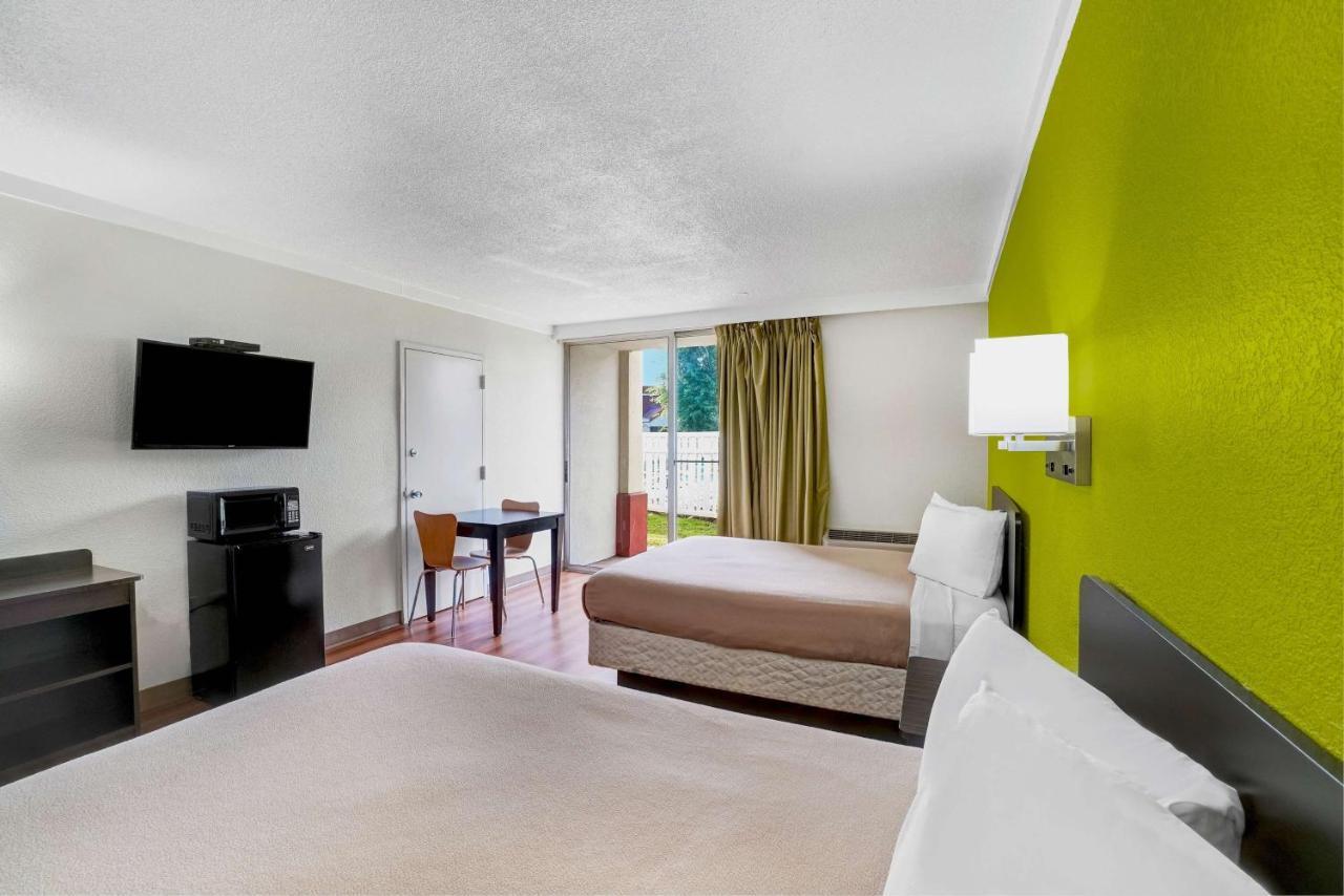 Hotel 6-lawrenceville, Nj